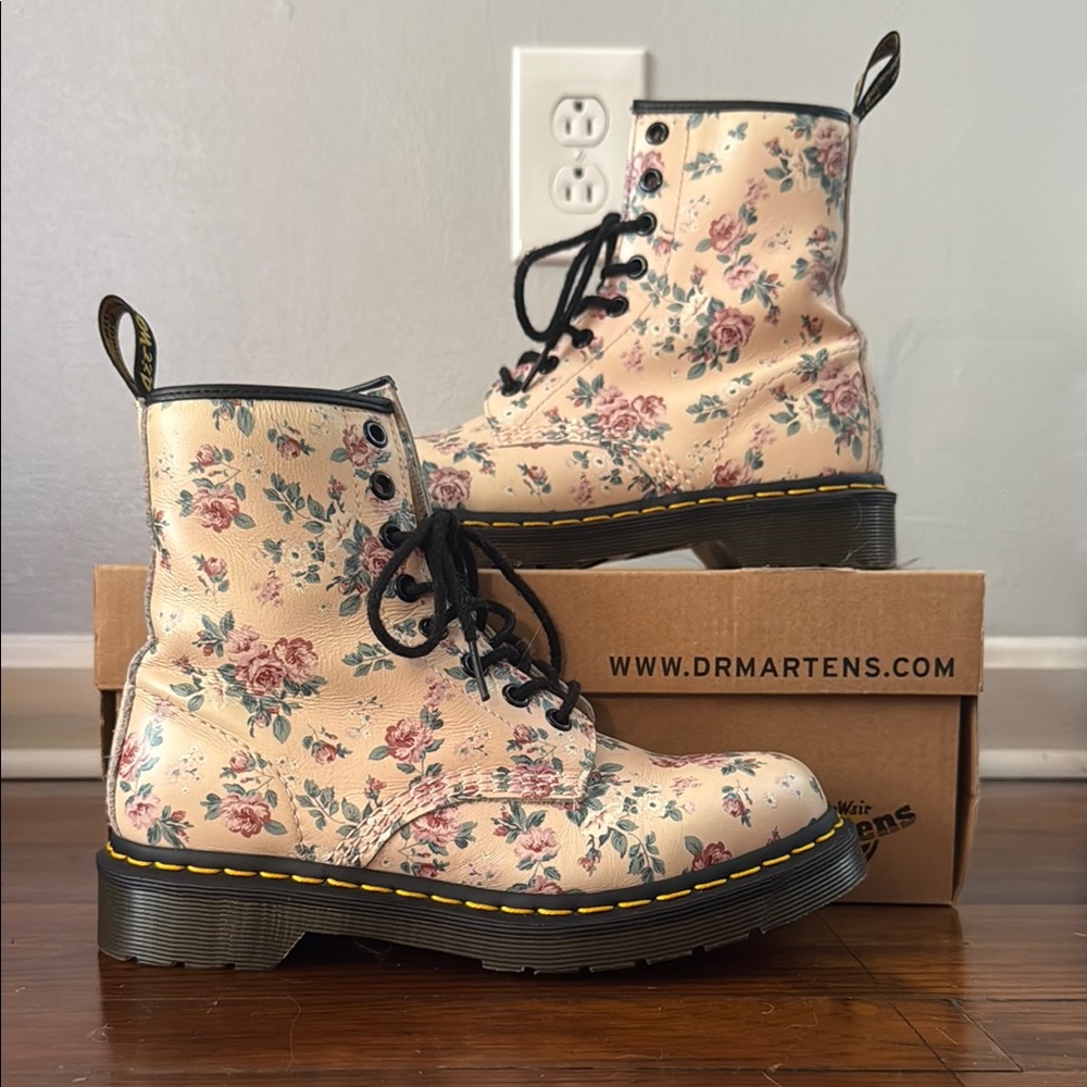 Dr. Martens Pink Rose 1460